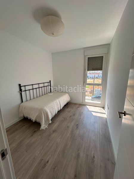 Foto e2ee81b7-ff82-49c9-801e-fce5916960b1. Casa aparellada amb aparcament piscina a Centro Bormujos
