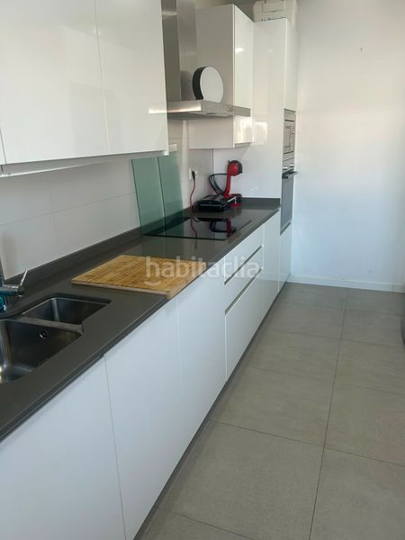 Foto f7ddd6cd-36c0-4d5d-aa00-161a0cc96ec3. Casa aparellada amb aparcament piscina a Centro Bormujos