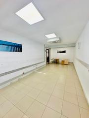 Rent Office space  Avenida de la constitución. Oficina en alquiler en avenida de la constitucion con 4 despacho