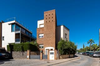 Chalet  Calle torre del adarguero. Casa en granada zona palacio de deportes, 238 metros de superfic