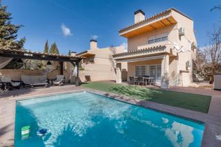 Xalet  Calle pisa de la mulica. Presentamos esta espectacular casa en la exclusiva urbanización