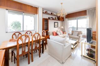 Appartement  Calle san julian. Descubre este piso lleno de luz y comodidad, situado junto al ho