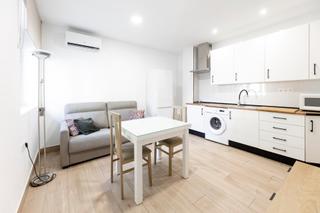 Piccolo appartamento  Calle doctor medina olmos. Presentamos este excepcional local reformado como vivienda en ba