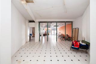 Local Comercial  Calle mirador de la sierra. Local de 130 m2, diafano en gojar, cerca del centro, en zona res