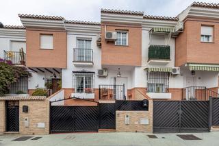 Reihenhaus  Calle alhamar. Ponemos a la venta una casa en peligros para entrar a vivir, jun