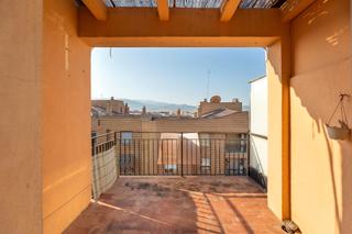 Attique  Calle agustina de aragón. Ático con terraza y vistas en el corazón de granada – barrio fig