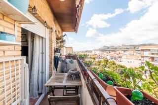 Appartement  Avenida reyes católicos. Os presentamos este espacioso y moderno piso de 100 m² construid