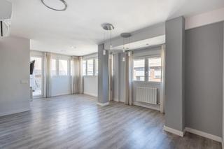 Pis  Calle obispo hurtado. Presentamos un espectacular piso ubicado en una planta alta en e