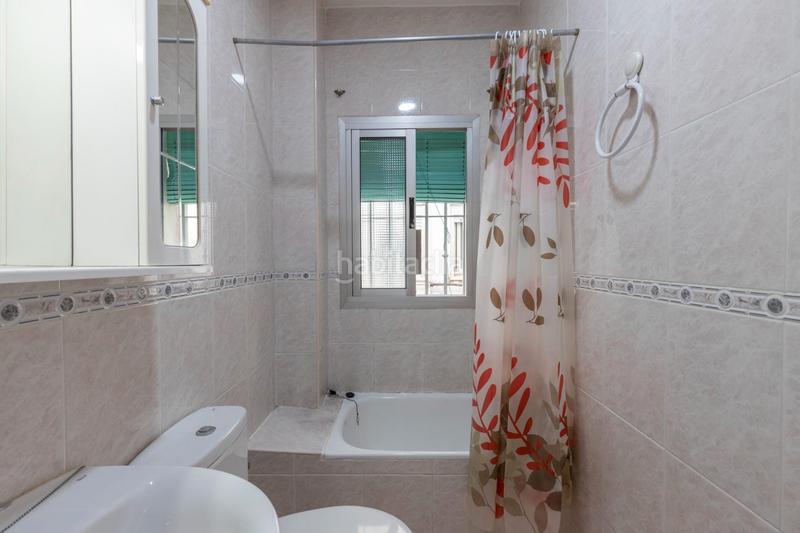 Foto df70d363-382a-4381-a940-9292309feec2. Piso  en venta con excelente ubicación y amplios espacios se ofrece estupendo piso en venta, ideal para familias o como inversión. en Maracena