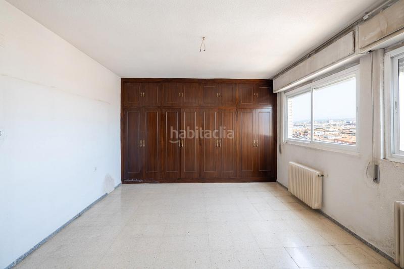 Foto ab77c3f2-acde-496b-944d-148e0795fa02. Piso oportunidad unica en altura, planta duodecima, 194 metros cuadrados, zona muy consolidada y todo tipo de servicios, metro, bus, ba en Granada