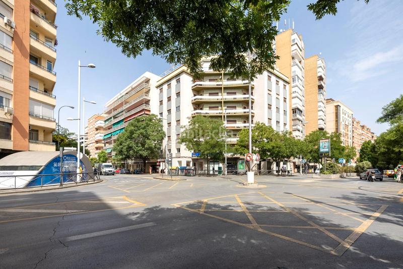 Foto c08722a6-b217-4b4f-bb77-98f7a1052256. Piso oportunidad unica en altura, planta duodecima, 194 metros cuadrados, zona muy consolidada y todo tipo de servicios, metro, bus, ba en Granada