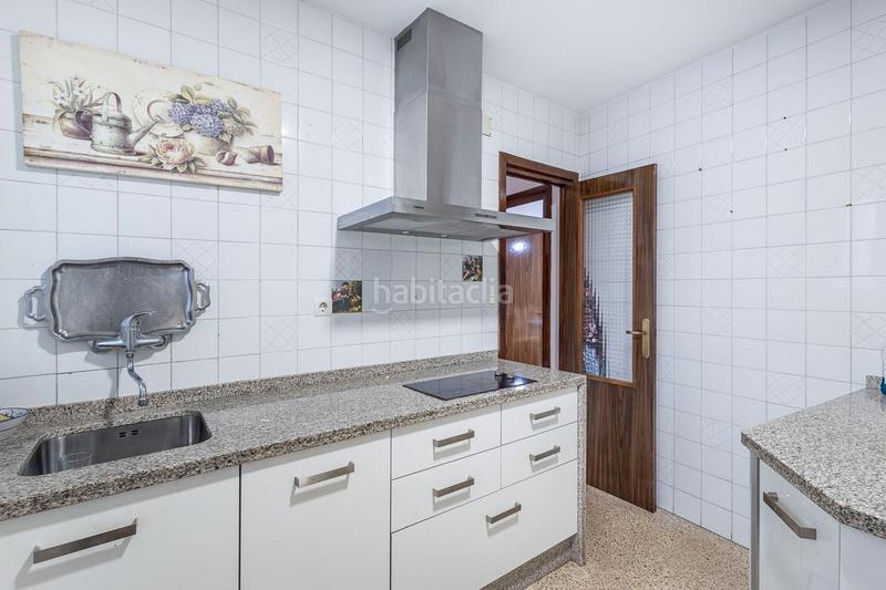 Foto 2e6fde45-140c-409a-80ae-b6cb1038f7fe. Piso ¿buscas una vivienda con excelente ubicación y distribución funcional? esta propiedad lo tiene todo: se encuentra en el corazón de en Granada
