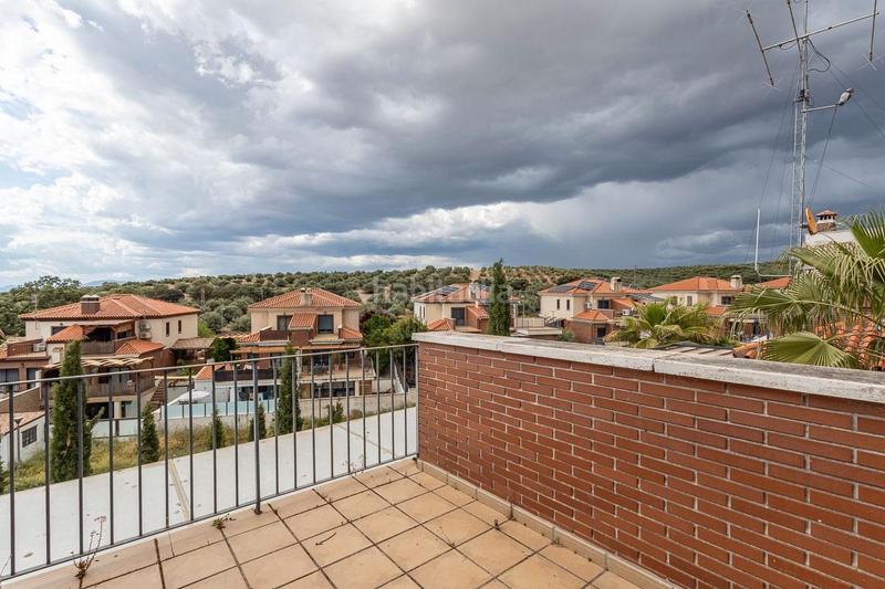 Foto 1b13fa16-8727-4b01-8d3c-5f248ad0f723. Chalet te presentamos tu futuro hogar en uno de los residenciales más conocidos de toda la ciudad de granada. situada a menos de de 10 m en Albolote
