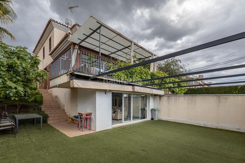 Foto c1e4b380-a7eb-48ed-9e6c-031a8f5ba65e. Chalet te presentamos tu futuro hogar en uno de los residenciales más conocidos de toda la ciudad de granada. situada a menos de de 10 m en Albolote