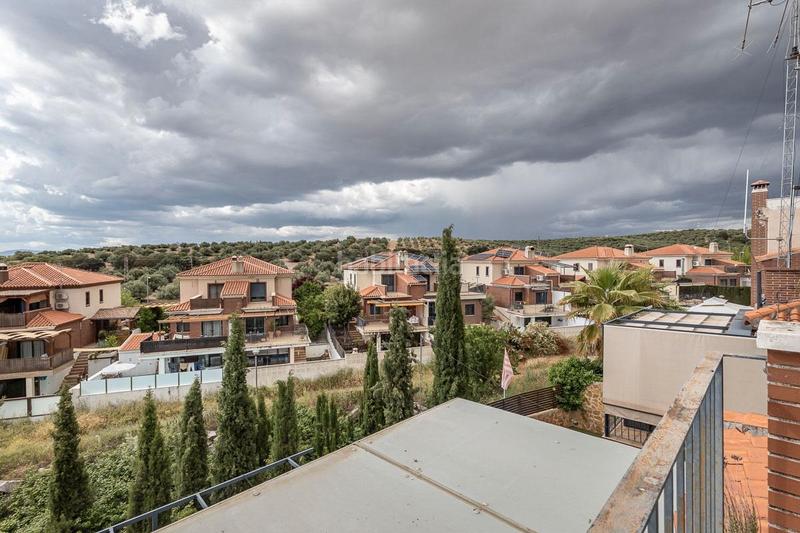 Foto dae16365-f50b-41d1-b34c-c8e992d5f041. Chalet te presentamos tu futuro hogar en uno de los residenciales más conocidos de toda la ciudad de granada. situada a menos de de 10 m en Albolote
