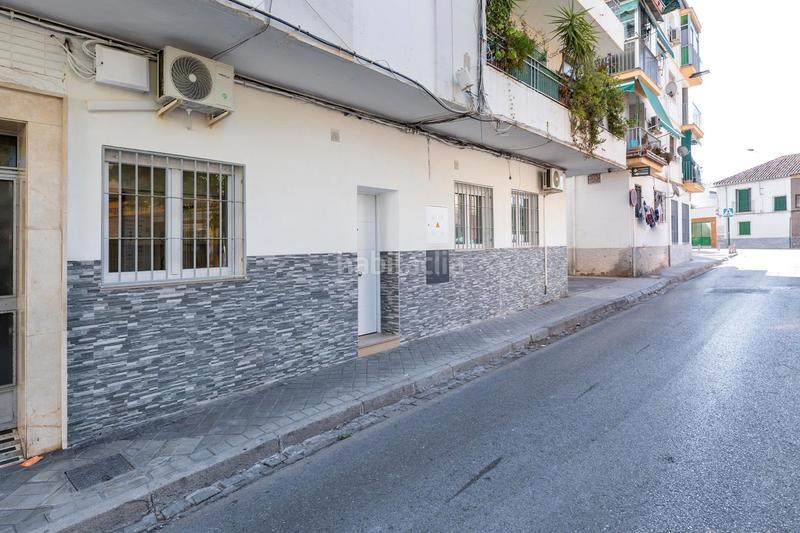 Foto 1906bdaf-f1d2-4ce3-8d49-1d92accdb03c. Apartamento presentamos este excepcional local reformado como vivienda en bajo totalmente reformado, ubicada en la chana junto a la avenida an en Granada
