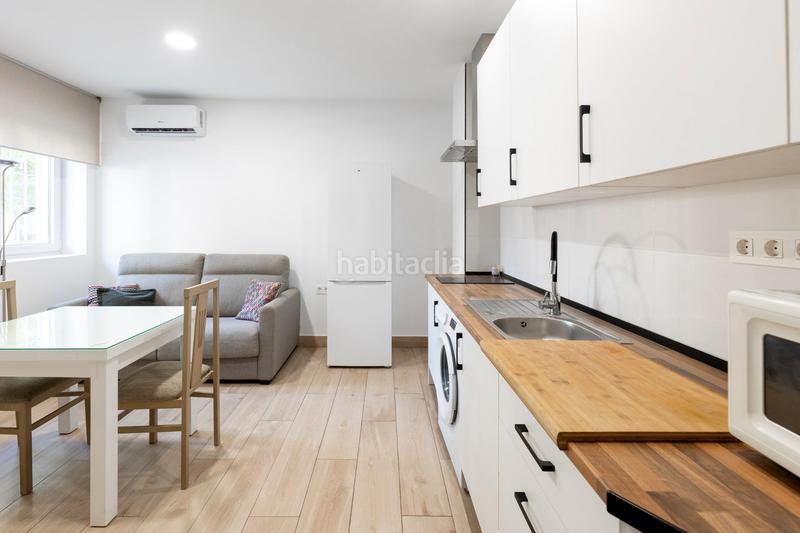 Foto 65c680ac-72d8-425b-9276-a7258627922b. Apartamento presentamos este excepcional local reformado como vivienda en bajo totalmente reformado, ubicada en la chana junto a la avenida an en Granada