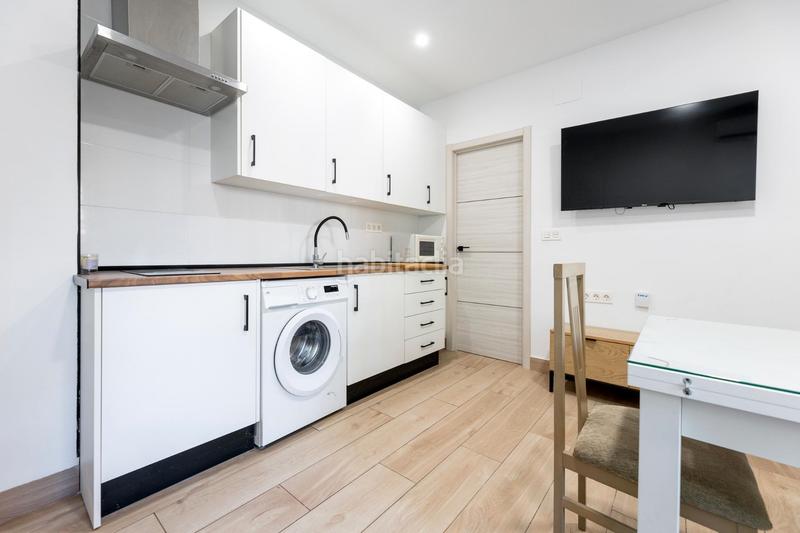 Foto 8070fd44-1563-4b28-b8fa-234391b54376. Apartamento presentamos este excepcional local reformado como vivienda en bajo totalmente reformado, ubicada en la chana junto a la avenida an en Granada