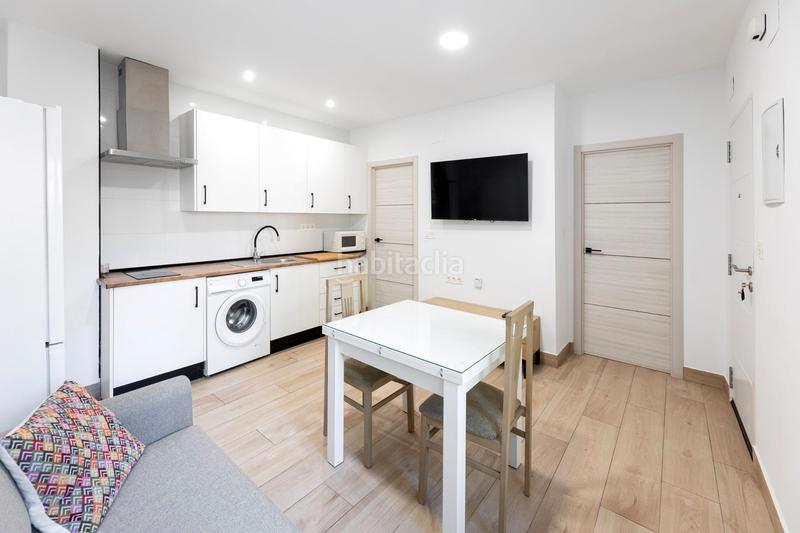 Foto bd7fd2e0-7dca-4dff-8c11-884fe8c1b721. Apartamento presentamos este excepcional local reformado como vivienda en bajo totalmente reformado, ubicada en la chana junto a la avenida an en Granada