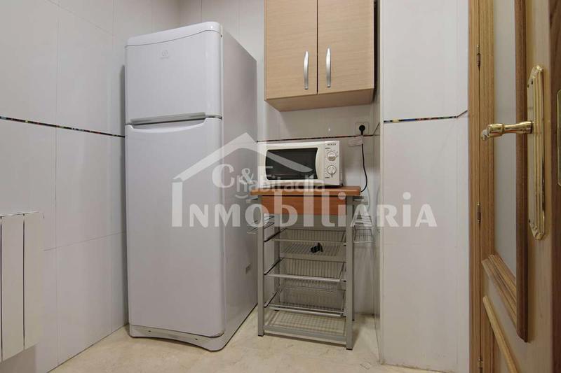 Foto bf084d2a-7fff-4ac4-a956-0da5adfd6a72. Alquiler piso disponibilidad inmediata piso de dos dormitorios en pleno centro , consta de baño completo, cocina equipada, segunda pla en Granada