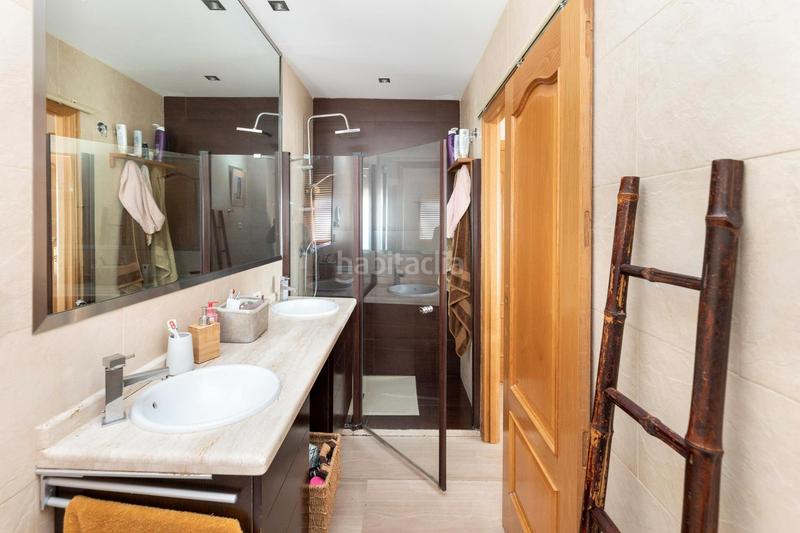 Foto 39cd2818-a95c-4b61-b0e1-d78e1c713b67. Casa pareada sale a la venta una fantastica vivienda unifamiliar pareada se trata de una vivienda con una parcela de 187 m2 y 225 m2 construid en Huétor Vega