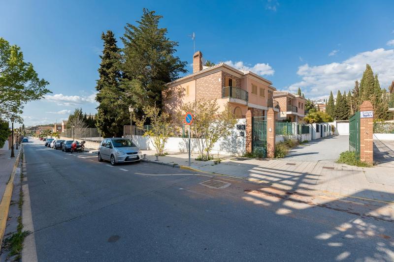 Foto 8bffa9f3-19e4-42cb-8016-ada6c9bb6cee. Casa pareada sale a la venta una fantastica vivienda unifamiliar pareada se trata de una vivienda con una parcela de 187 m2 y 225 m2 construid en Huétor Vega