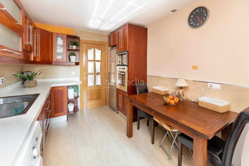 Foto 8e1cd28e-0a2d-482a-b8f9-bc19f7869a7a. Casa pareada sale a la venta una fantastica vivienda unifamiliar pareada se trata de una vivienda con una parcela de 187 m2 y 225 m2 construid en Huétor Vega