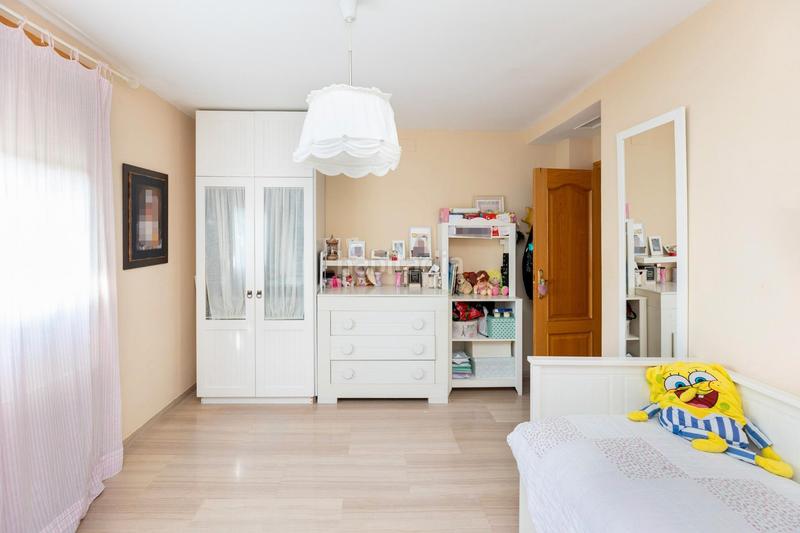 Foto 940d381f-1e5d-4eec-b2e0-0ed562dd1460. Casa pareada sale a la venta una fantastica vivienda unifamiliar pareada se trata de una vivienda con una parcela de 187 m2 y 225 m2 construid en Huétor Vega