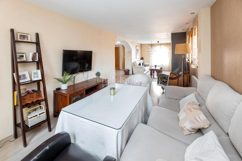 Foto 980815e8-61d4-4579-acd9-34d25dc5ca10. Casa pareada sale a la venta una fantastica vivienda unifamiliar pareada se trata de una vivienda con una parcela de 187 m2 y 225 m2 construid en Huétor Vega