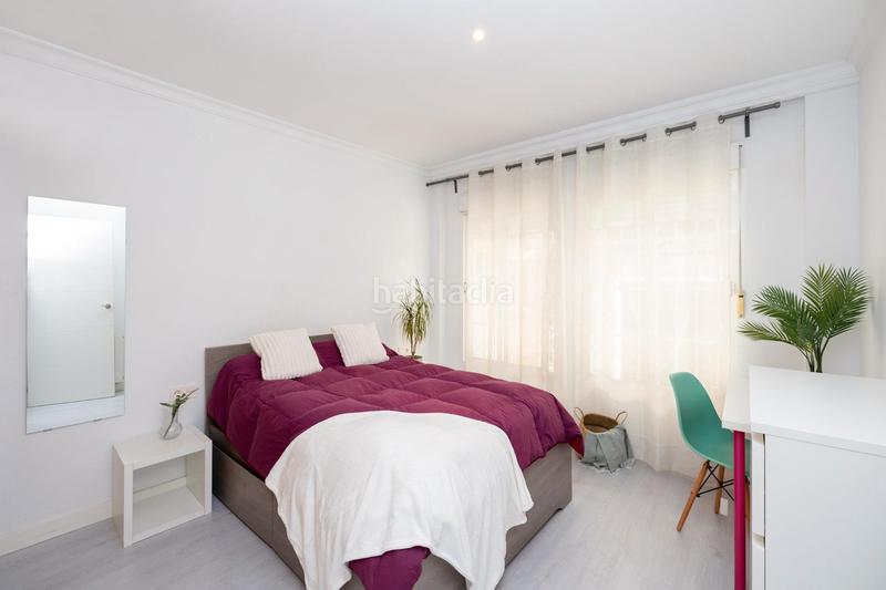 Foto 3a15f793-8b1e-49c7-8827-63b4321d1a98. Piso ubicado en pleno corazón , junto a ´el corte inglés´, este encantador apartamento de un dormitorio es ideal para quienes en Granada