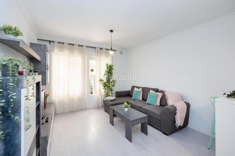 Foto a98d965b-1405-43b6-b2b8-7d0a78570240. Piso ubicado en pleno corazón , junto a ´el corte inglés´, este encantador apartamento de un dormitorio es ideal para quienes en Granada