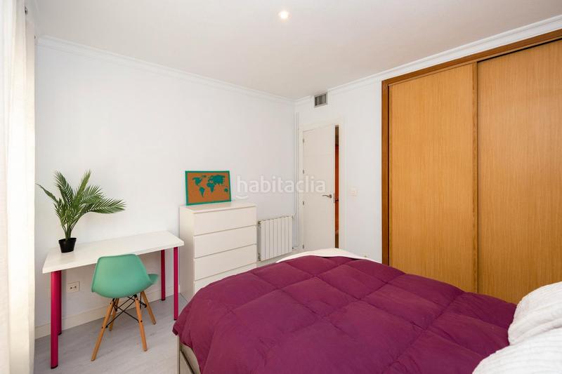 Foto c2f32a9c-d92e-4c51-9789-ebb9c84533b0. Piso ubicado en pleno corazón , junto a ´el corte inglés´, este encantador apartamento de un dormitorio es ideal para quienes en Granada