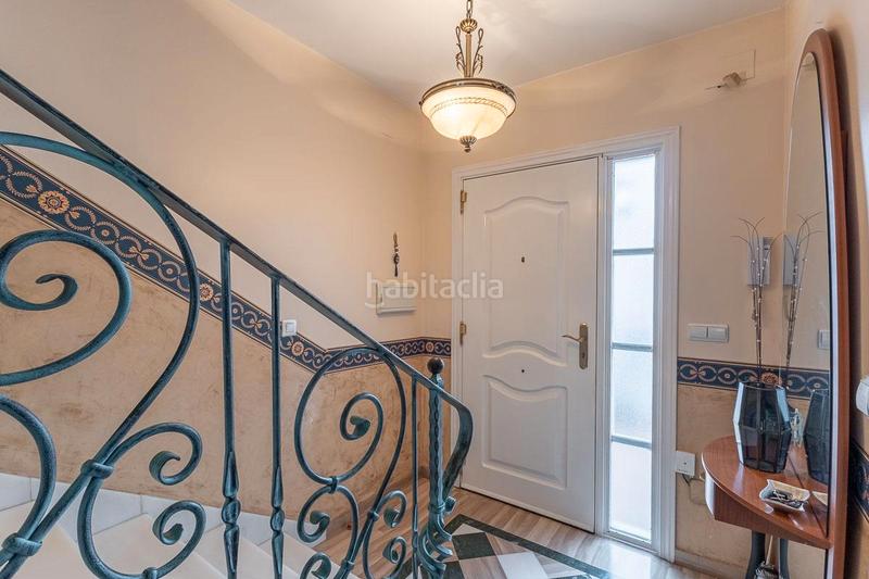 Foto 0f493d36-c8b6-4cd7-bbb9-6438ffa72062. Casa adosada ponemos a la venta una casa para entrar a vivir, junto a la plaza de los patos, zona céntrica, rodeada de todos los se en Peligros