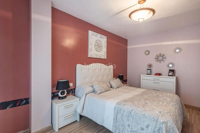 Foto 4887981c-1a61-48c8-9958-3e4edc134bce. Casa adosada ponemos a la venta una casa para entrar a vivir, junto a la plaza de los patos, zona céntrica, rodeada de todos los se en Peligros