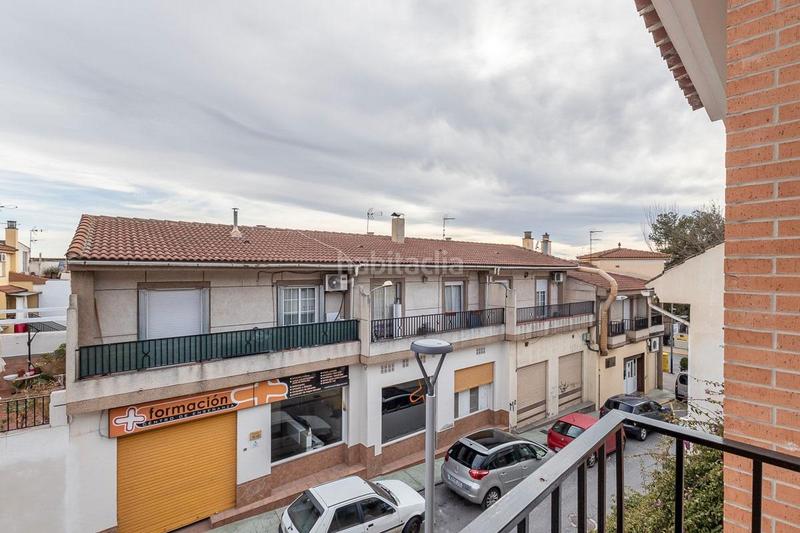 Foto 4dbf5894-2e06-4acf-b4ea-d4351cbffa70. Casa adosada ponemos a la venta una casa para entrar a vivir, junto a la plaza de los patos, zona céntrica, rodeada de todos los se en Peligros