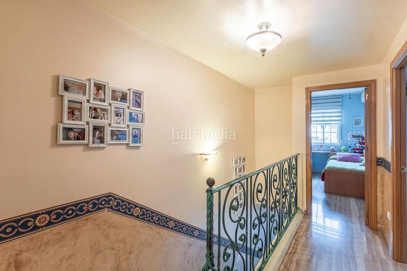 Foto b12859b5-30c9-4ad1-a4ad-fb36b5dd3e36. Casa adosada ponemos a la venta una casa para entrar a vivir, junto a la plaza de los patos, zona céntrica, rodeada de todos los se en Peligros