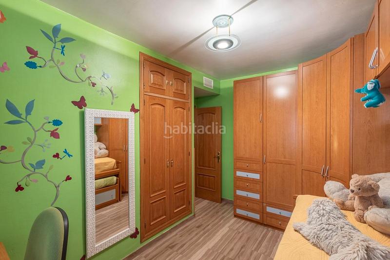 Foto bf9a16bb-f5c8-4d8b-adae-30ce1a359369. Casa adosada ponemos a la venta una casa para entrar a vivir, junto a la plaza de los patos, zona céntrica, rodeada de todos los se en Peligros