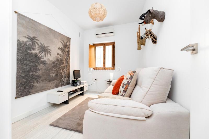 Foto 5d59225f-8efa-4b8d-9f09-5a05bfce4af2. Piso vivienda en el corazón . calle casi peatonal, muy tranquila. completamente reformado con calidades altas. climatizadas t en Granada