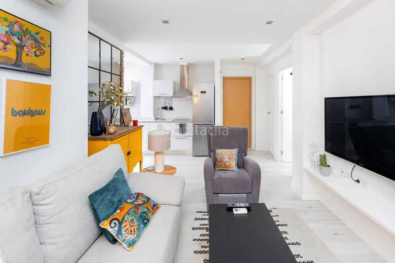 Foto 5f18547b-ed5b-47f3-8622-7e62406afd39. Piso vivienda en el corazón . calle casi peatonal, muy tranquila. completamente reformado con calidades altas. climatizadas t en Granada