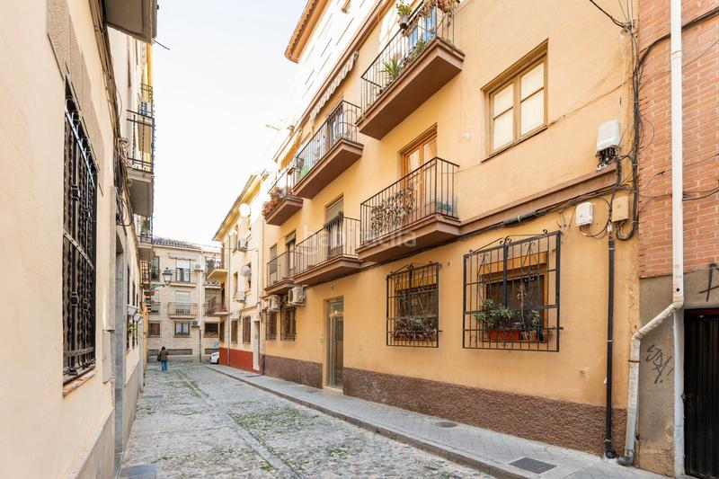 Foto 9620912d-9de8-4891-962c-e0e674b8102b. Piso vivienda en el corazón . calle casi peatonal, muy tranquila. completamente reformado con calidades altas. climatizadas t en Granada