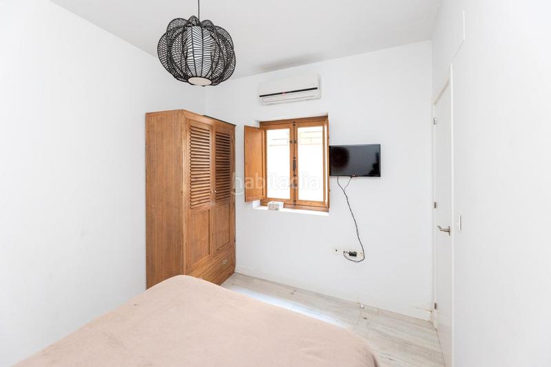 Foto 968d3b28-bc71-417f-8e6a-924a7c19b518. Piso vivienda en el corazón . calle casi peatonal, muy tranquila. completamente reformado con calidades altas. climatizadas t en Granada