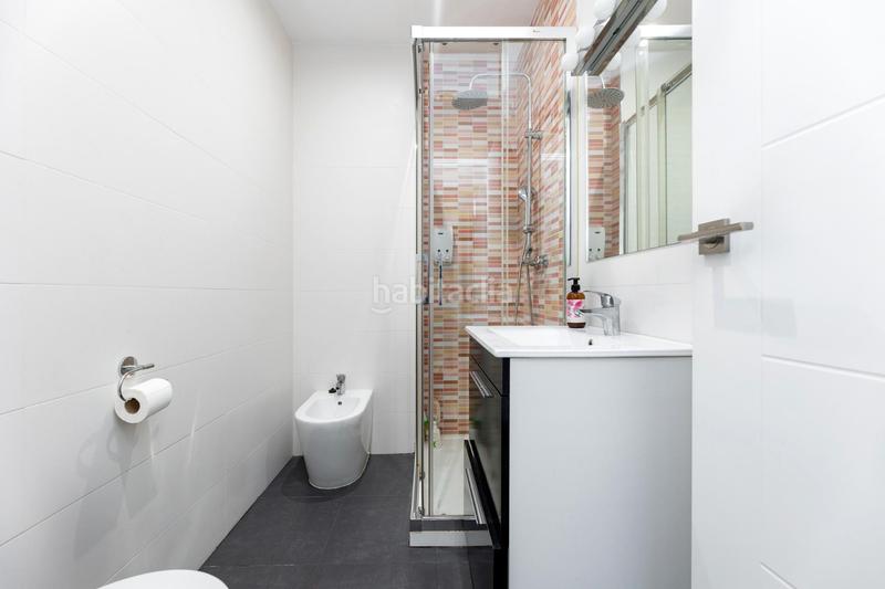 Foto da9e5b98-1086-4b19-b7c9-548886f55ae2. Piso vivienda en el corazón . calle casi peatonal, muy tranquila. completamente reformado con calidades altas. climatizadas t en Granada