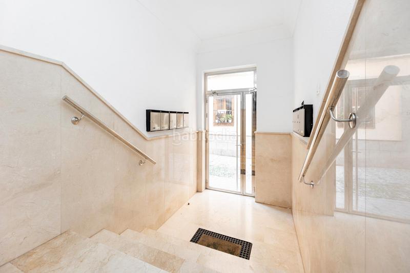 Foto e9e3d0e2-3f57-451a-ba01-e6805fea294c. Piso vivienda en el corazón . calle casi peatonal, muy tranquila. completamente reformado con calidades altas. climatizadas t en Granada