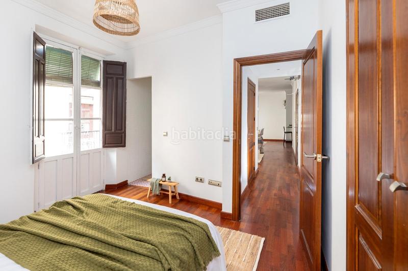 Foto 0ea96f92-e809-4664-a7a5-82a2638c4f60. Piso ¡inversión única en el corazón turístico de la ciudad! este exclusivo piso, situado en la calle san jerónimo, junto a la catedral, en Granada