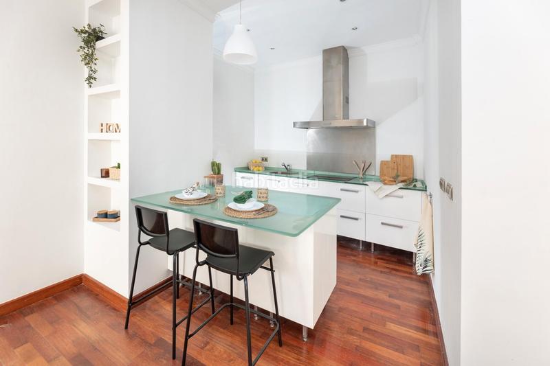 Foto bad8a49d-8dee-40e6-b550-be21b3b94e25. Piso ¡inversión única en el corazón turístico de la ciudad! este exclusivo piso, situado en la calle san jerónimo, junto a la catedral, en Granada