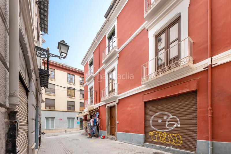 Foto bf31efc5-f719-48eb-a593-b9ec06865bfd. Piso ¡inversión única en el corazón turístico de la ciudad! este exclusivo piso, situado en la calle san jerónimo, junto a la catedral, en Granada