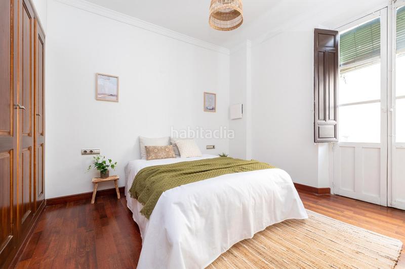 Foto c3f57100-fb80-4fd1-a4ea-34923a286fde. Piso ¡inversión única en el corazón turístico de la ciudad! este exclusivo piso, situado en la calle san jerónimo, junto a la catedral, en Granada