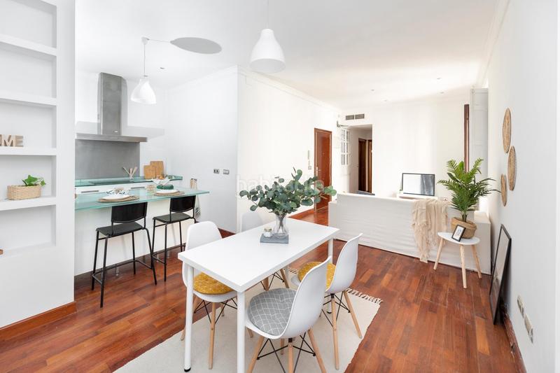 Foto c9c271a2-52ab-479a-865e-58989c64ffbb. Piso ¡inversión única en el corazón turístico de la ciudad! este exclusivo piso, situado en la calle san jerónimo, junto a la catedral, en Granada