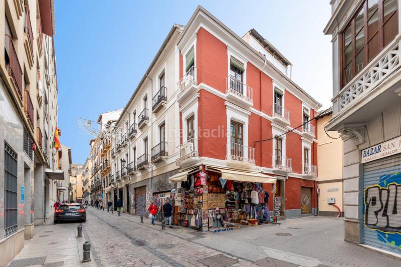 Foto cb7a1020-5f4b-42fa-b8cb-e2a45b3fa2b1. Piso ¡inversión única en el corazón turístico de la ciudad! este exclusivo piso, situado en la calle san jerónimo, junto a la catedral, en Granada