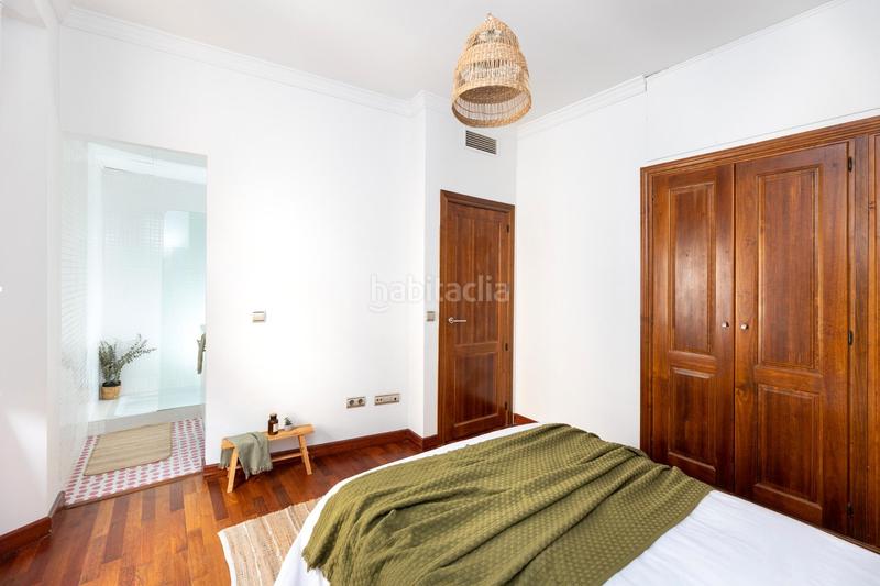 Foto cf6dafb1-ba6d-45b0-bfda-82f7d9f19164. Piso ¡inversión única en el corazón turístico de la ciudad! este exclusivo piso, situado en la calle san jerónimo, junto a la catedral, en Granada